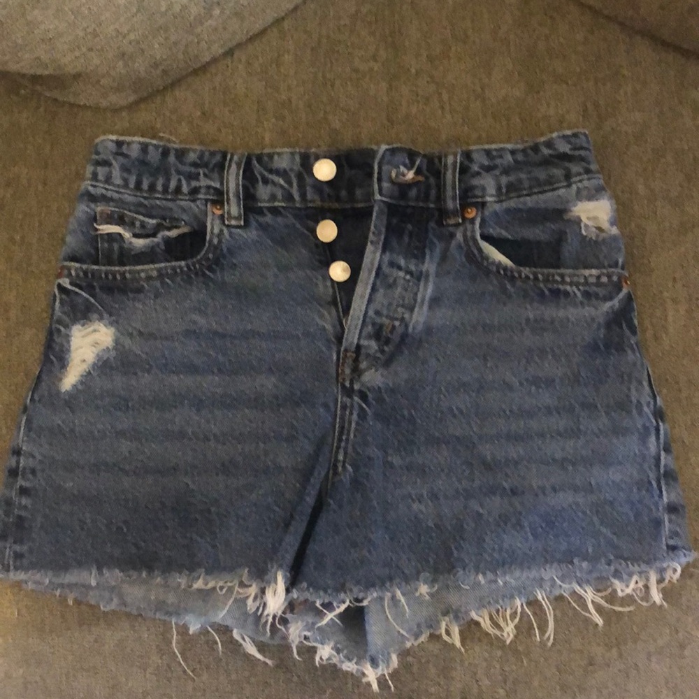 H&M • 5 button Cut off Jean Shorts • Size 2